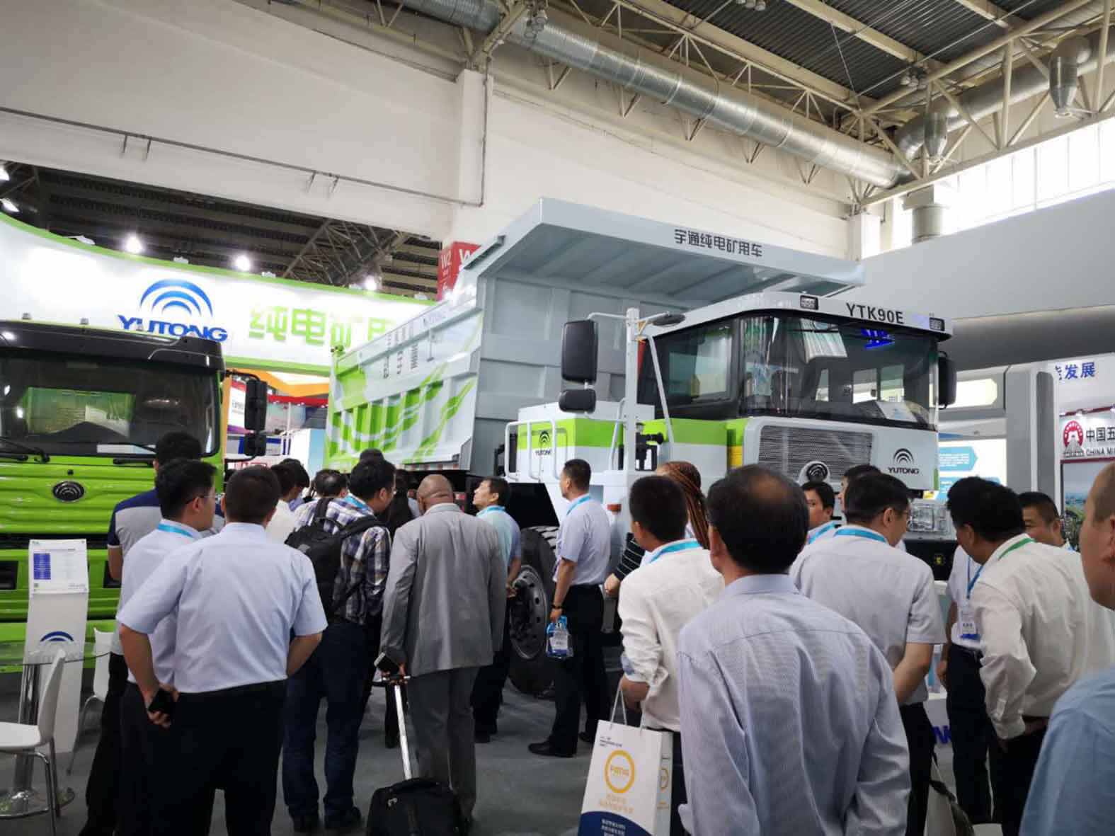 引領(lǐng)未來▲宇通純電動礦用車閃耀2019CIME展會